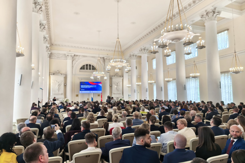 Программа роста: в Смольном вручили дипломы выпускникам Президентской программы